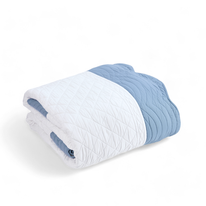 AMOUR - White and duck egg cotton quilt with scalloped border