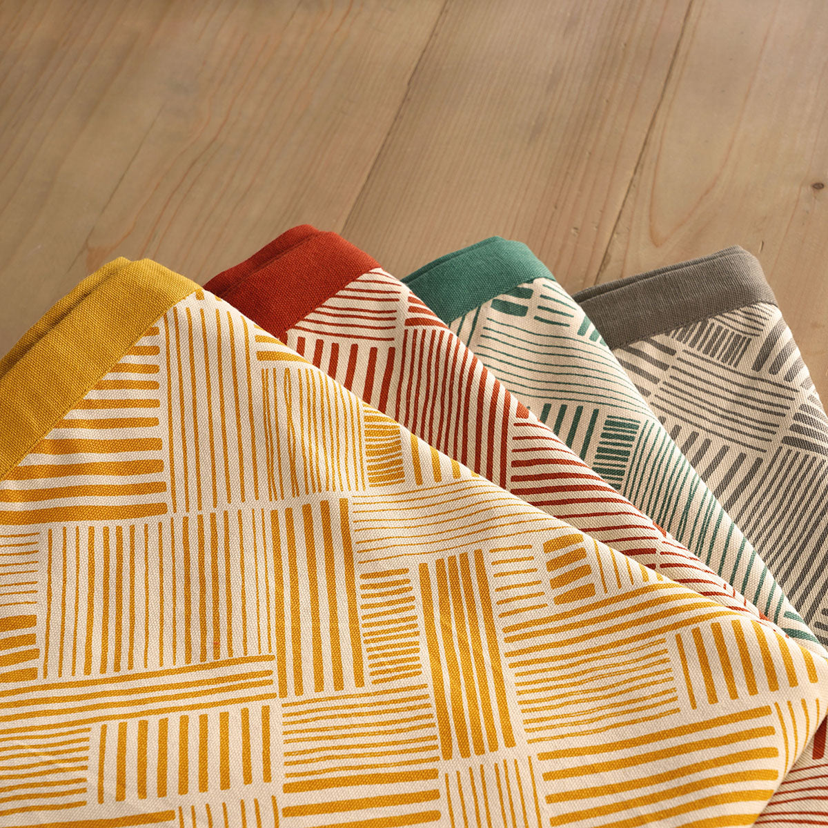 MODERN RETRO - Yellow cotton table cloth with geometrical stripe print, Sizes available