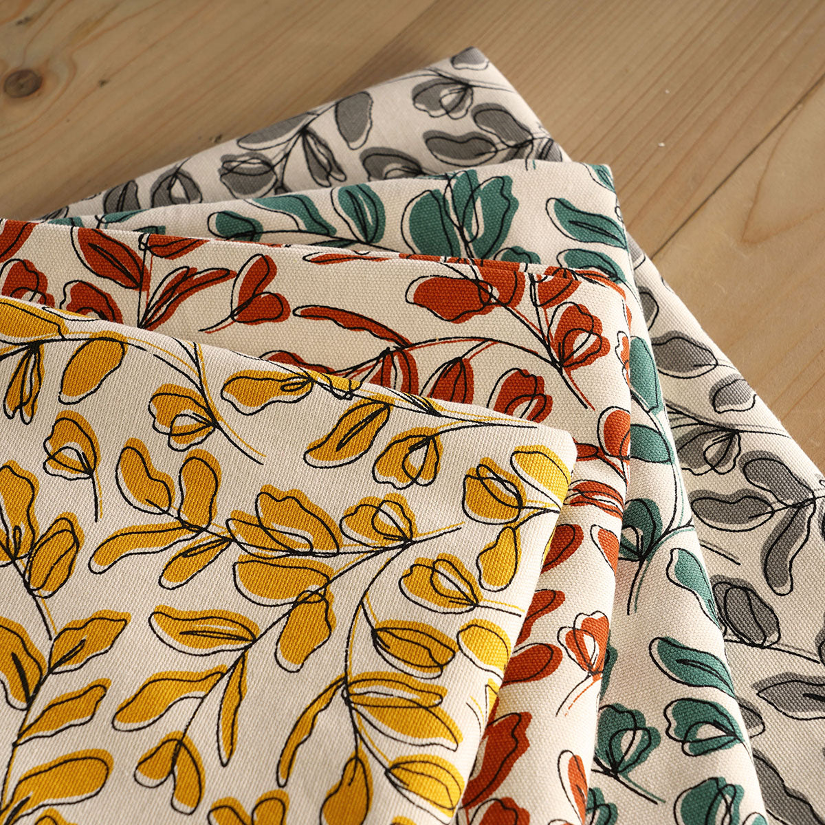 MODERN RETRO - Mustard yellow cotton table cloth with leaf print, Sizes available