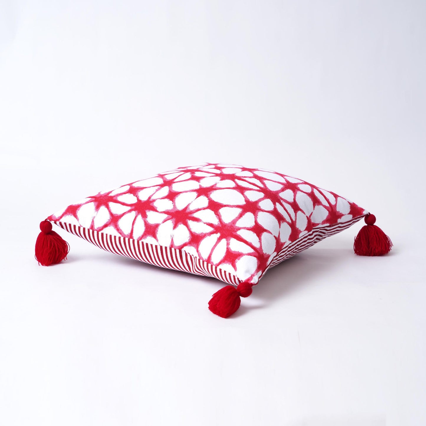 Christmas pillow cover, Tie dye pattern, Red and white, standard size 16X16 inches, other sizes available