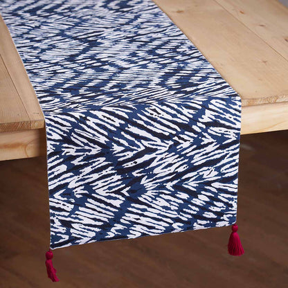 Shibori Chevron pattern - Table Runner in Indigo blue