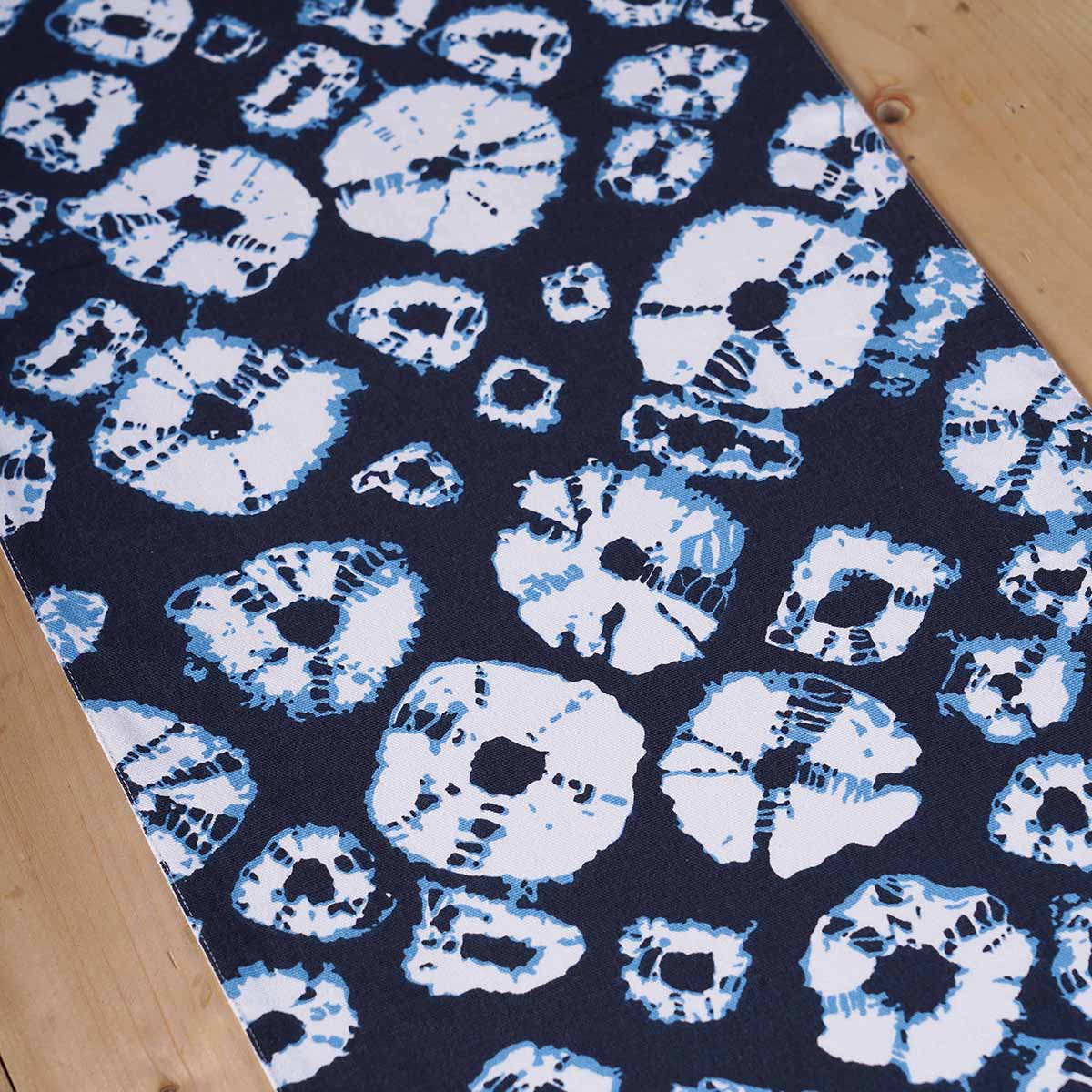 Shibori Diamond pattern - Table Runner in Indigo blue