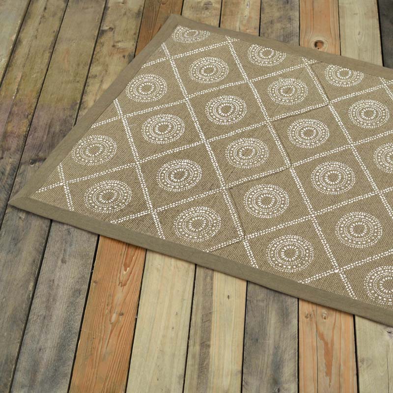 Cotton printed rug in beige colour with geometric print