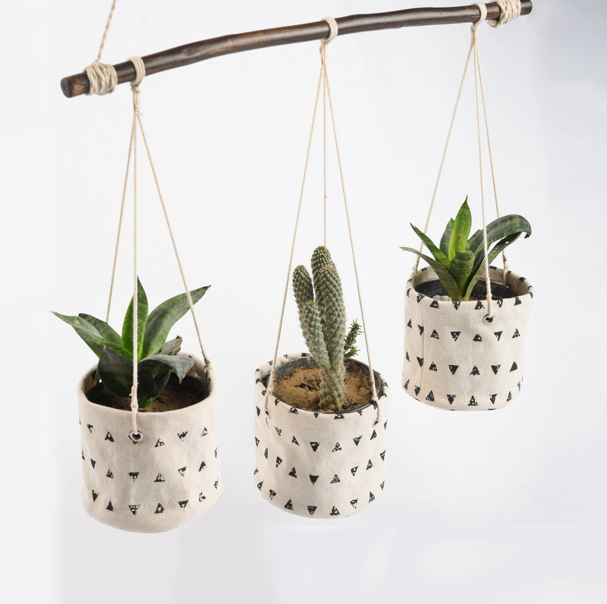 Canvas plant hanger, set of 3 baskets, triangle print, black and white, cotton canvas fabric