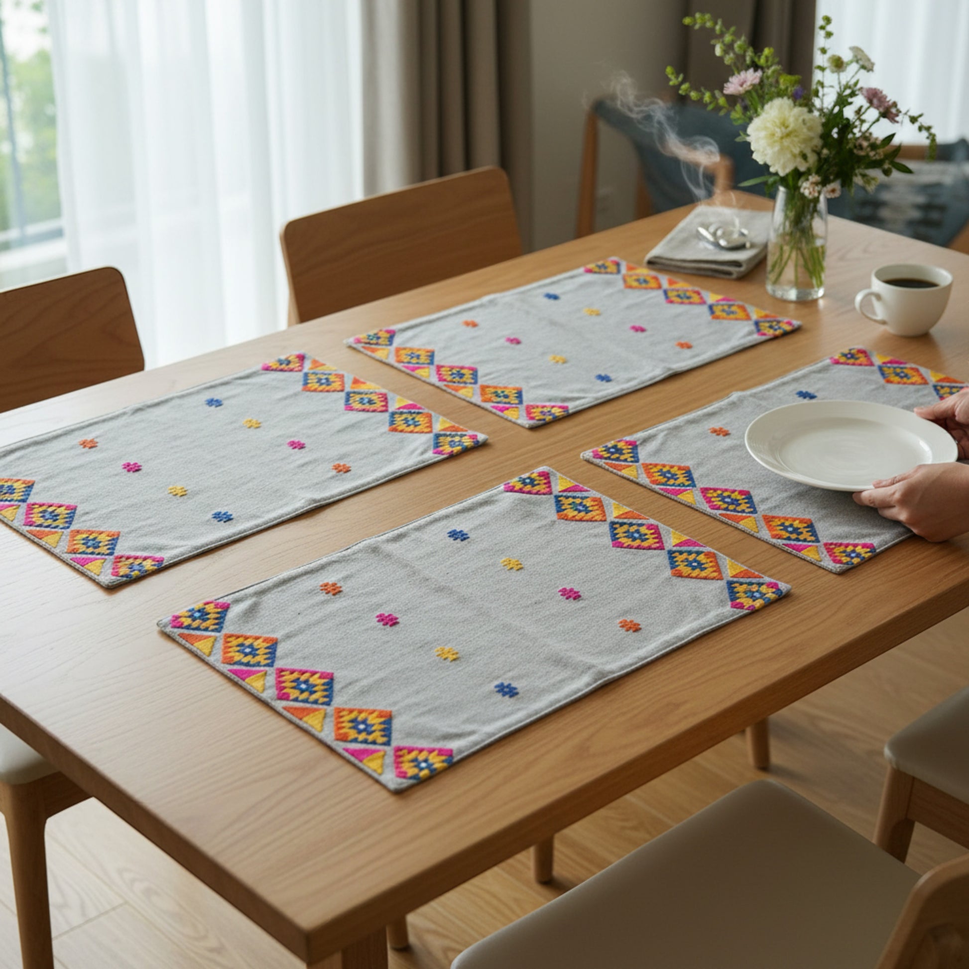 FOLK Pure Linen Table Mats – with Multicolour Kilim Embrdoiery - Vliving