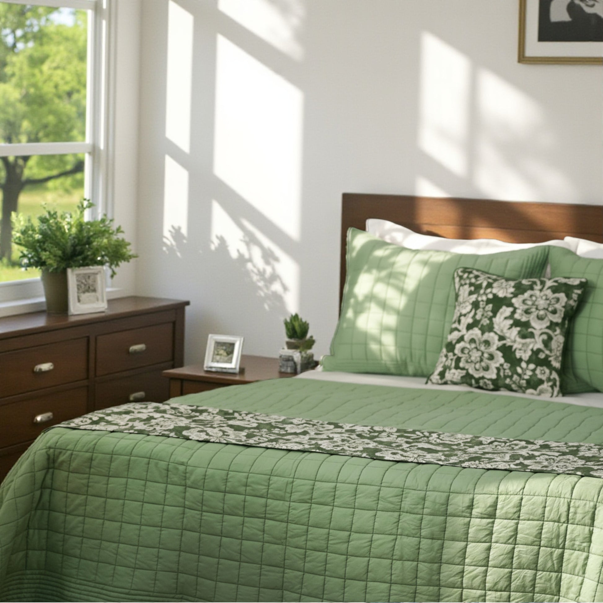 Sage Green Kantha Quilt Bed Set | Diamond Pattern with Striped Border | Cotton Voile | Handmade - Vliving