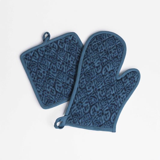 Ikat Indigo blue quilted oven mitt, quilted potholder, kitchen accessory, pure cotton- Available in Sets
