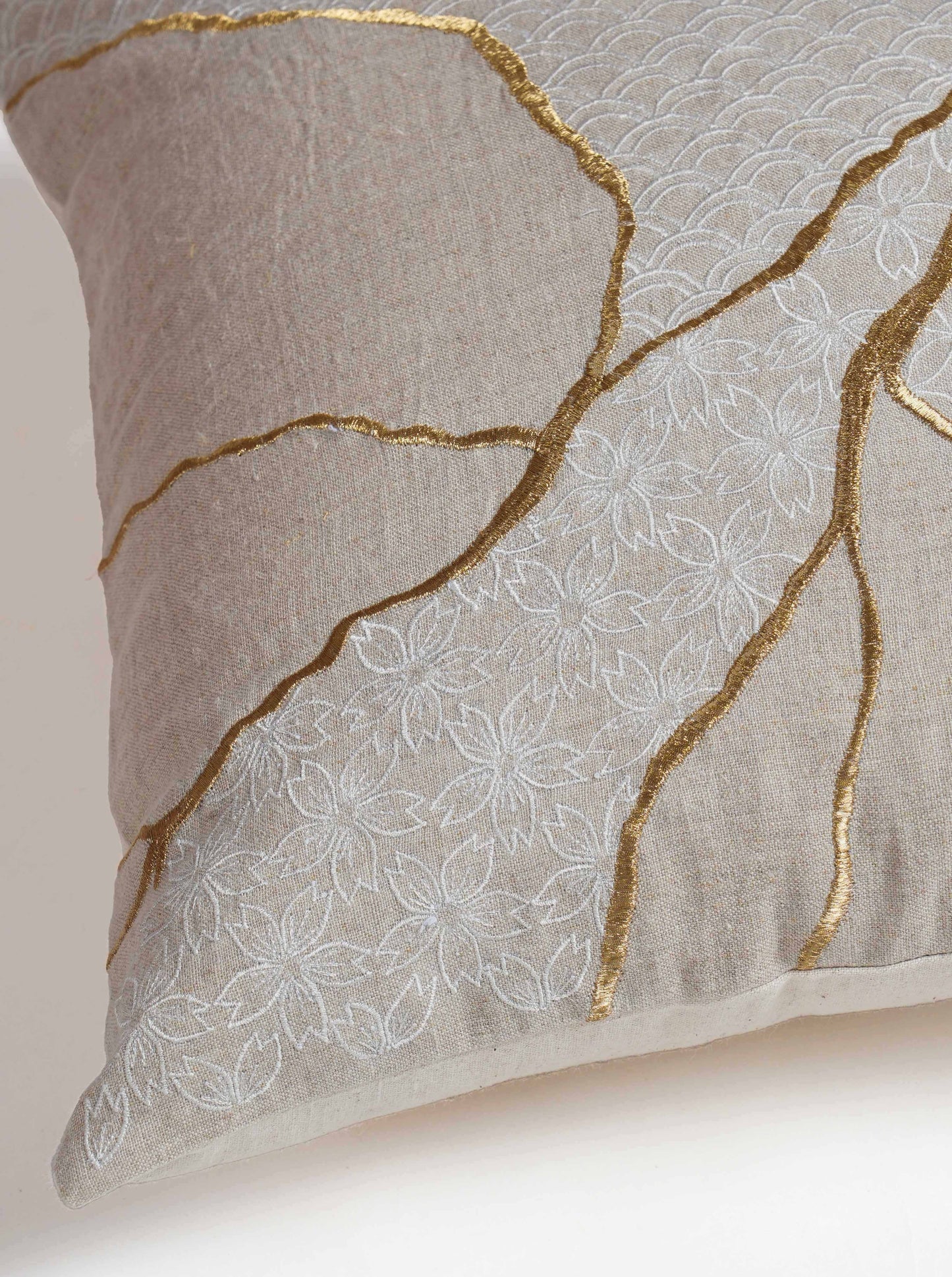 KINTSUGI Embroidered Linen Pillow Cover – 18x18 Inch, Gold & White Embroidery, Big Mend