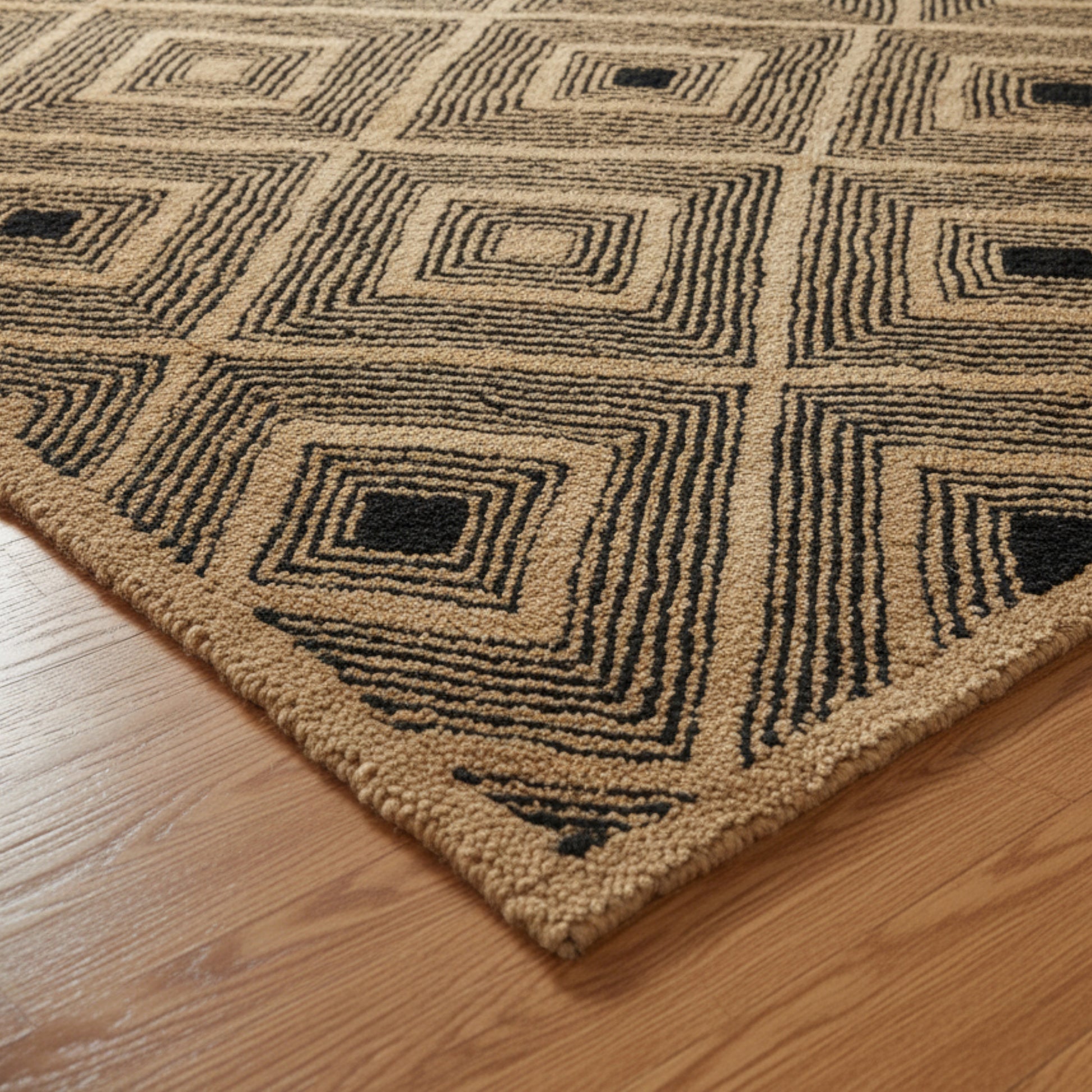 Moroccan Hand Tufted Wool Blend Carpet - Beige & Black Diamonds - Vliving