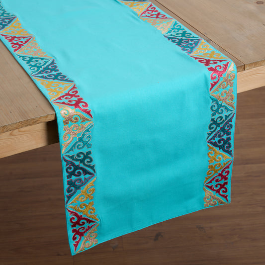 KASHIDAKAARI - Turquoise Table runner, embroidered geometrical pattern
