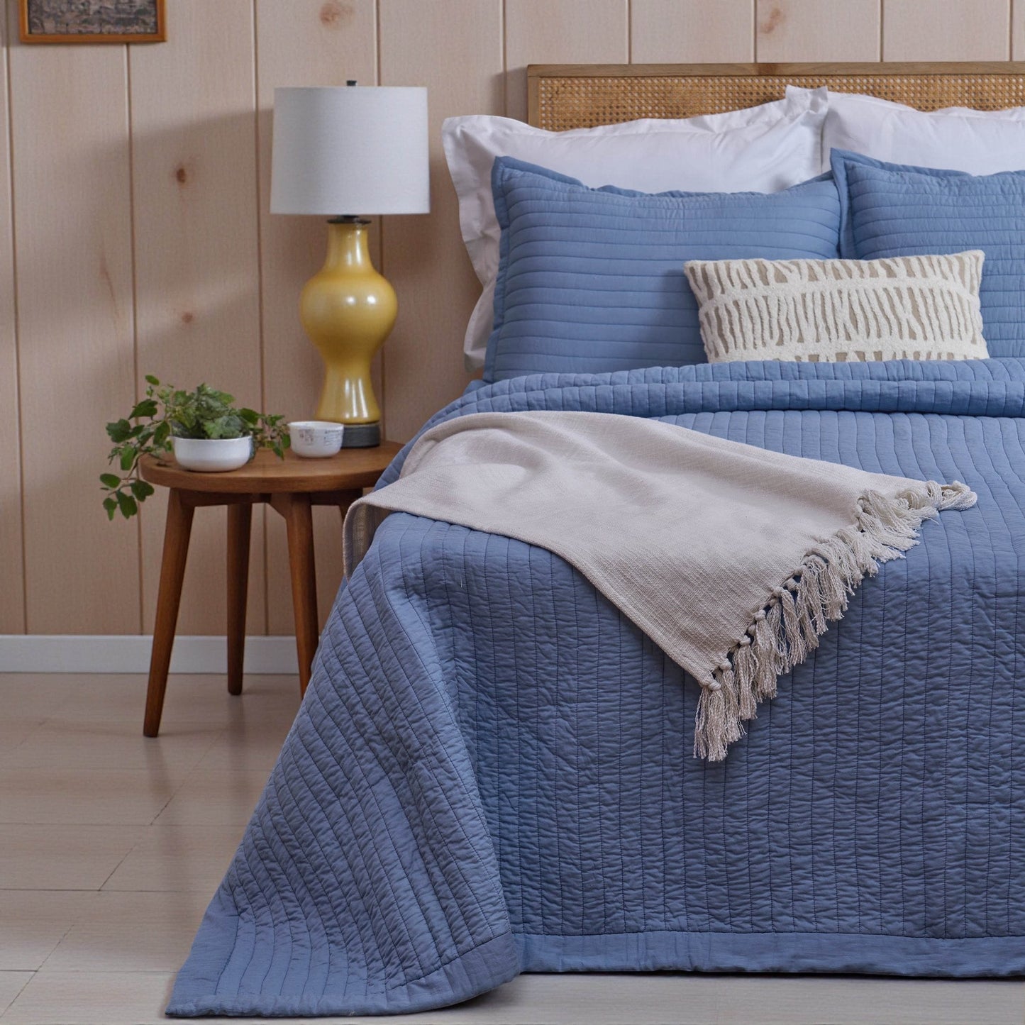 Vliving denim blue quilted cotton bedspread with stripe quilting and border, includes pillow shams.
