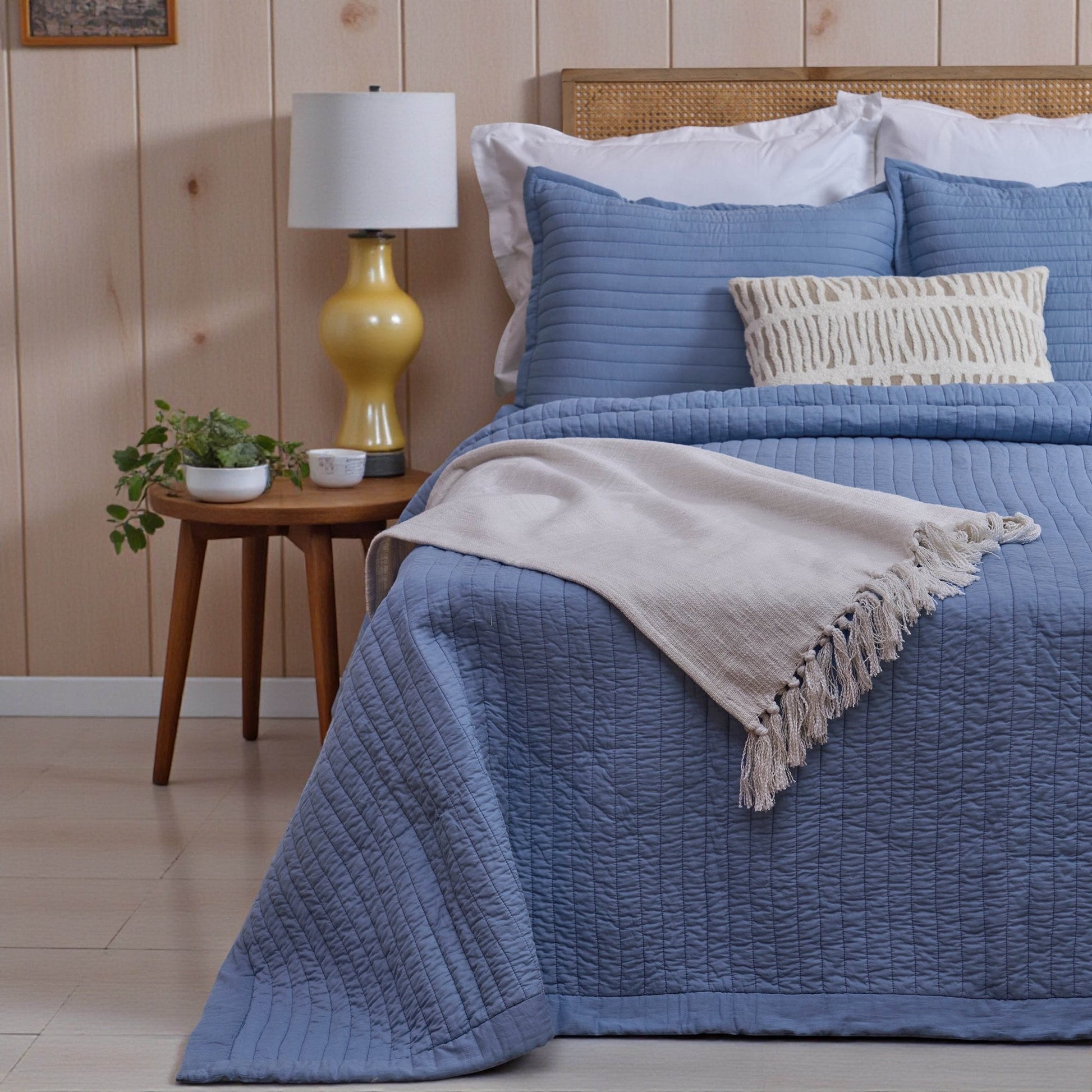 Vliving denim blue quilted cotton bedspread with stripe quilting and border, includes pillow shams.