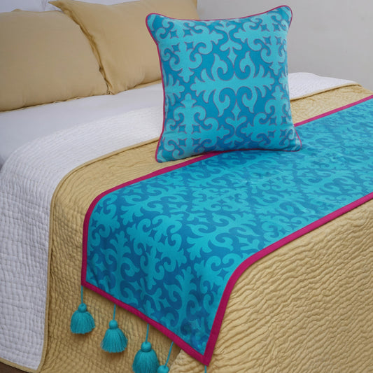 Vliving turquoise printed cotton bed runner with tassels and coordinating pillow cover, featuring an oriental Shyrdak pattern and hot pink trim.